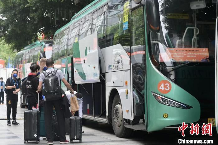 而由赵又廷饰演的男主角夏明，是天科建筑的主任经济师，年轻有为、双商在线，在工作中结识了苏筱